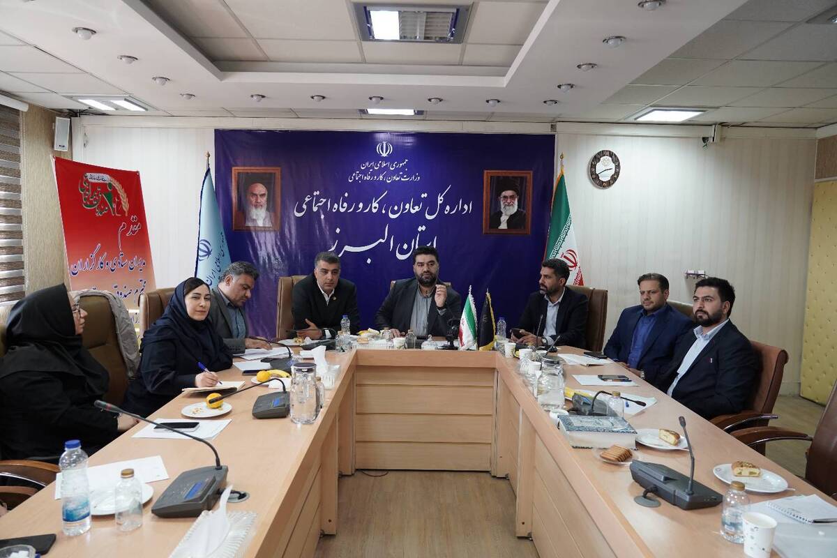 نشست کارگزاران استان البرز با هدف بررسی عملکرد کارگزاری‌های استان، تبیین سیاست‌های جدید صندوق، طرح مسائل و چالش‌های اجرایی و تقدیر از کارگزاران برتر در حوزه‌های مختلف فعالیت، برگزار گردید.