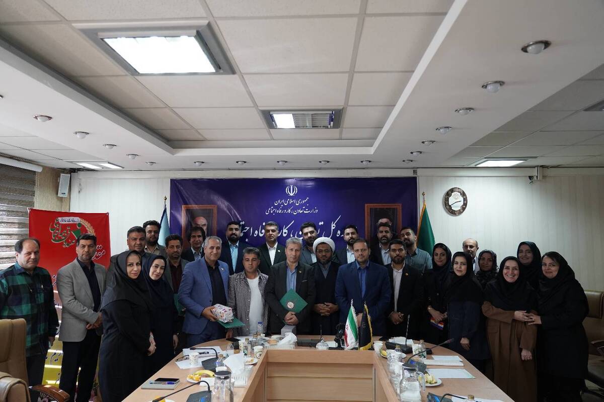 در پی عملکرد مطلوب و اقدامات مؤثر کارگزاران استان البرز، جمعی از مدیران ارشد صندوق از آنان تقدیر کردند.