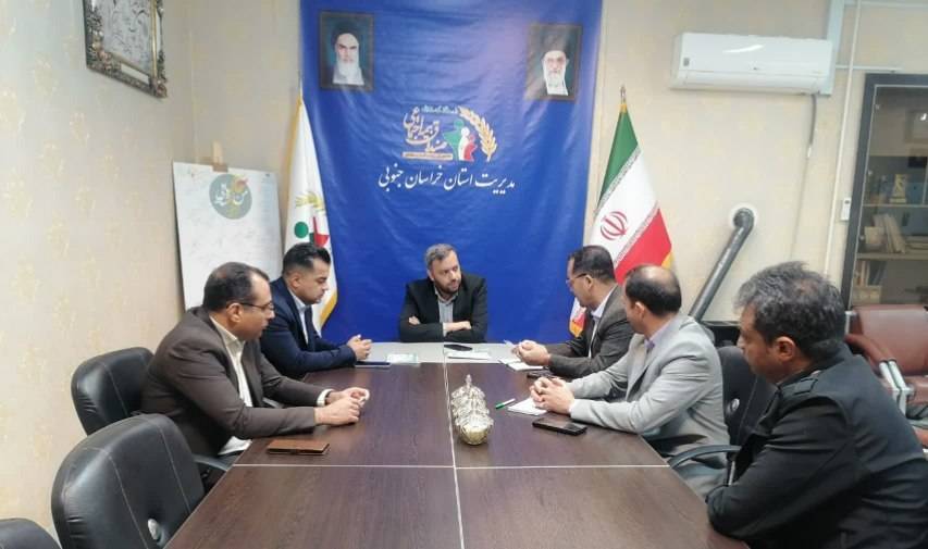 اهداء احکام بازنشستگان صندوق در سفر مشاور وزیر و رئیس مرکز بازرسی به خراسان جنوبی اهداء احکام بازنشستگان صندوق در سفر مشاور وزیر و رئیس مرکز بازرسی به خراسان جنوبی