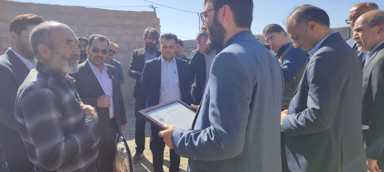 اهداء احکام بازنشستگان صندوق در سفر مشاور وزیر و رئیس مرکز بازرسی به خراسان جنوبی اهداء احکام بازنشستگان صندوق در سفر مشاور وزیر و رئیس مرکز بازرسی به خراسان جنوبی