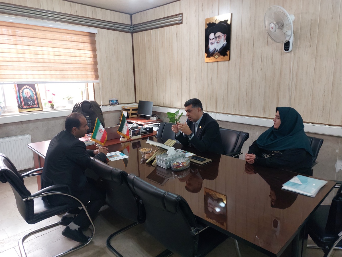 مدیر صندوق استان البرز در راستای تبیین اقدامات و افزایش ضریب نفوذ بیمه ای، با مدیر آموزش پرورش شهرستان طالقان دیدار و گفتگو کرد.