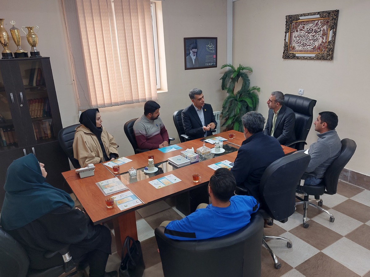 در راستای تبیین اقدامات و افزایش ضریب نفوذ بیمه ای، مدیر صندوق استان البرز با بخشدار و دهیاران بالا طالقان دیدار و گفتگو کرد.