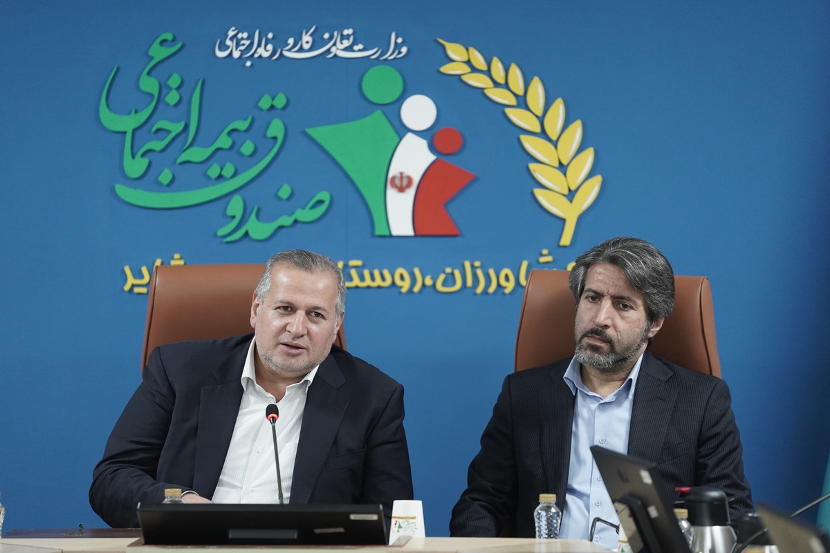 نشست شورای مدیران صندوق با حضور سید جواد رضوی، معاون توسعه مدیریت و منابع وزارت تعاون، کار و رفاه اجتماعی، شهریار هنرور رئیس مرکز برنامه‌ریزی و اطلاعات راهبردی وزارت، حامد قادرمرزی مدیرعامل صندوق، اعضای هیئت مدیره و جمعی از مدیران ستادی و استانی، در محل ستاد مرکزی صندوق برگزار شد.