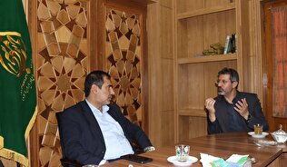 نشست سرپرست اداره کل فارس با معاون توسعه منابع انسانی و اجرایی حرم شاهچراغ(ع)