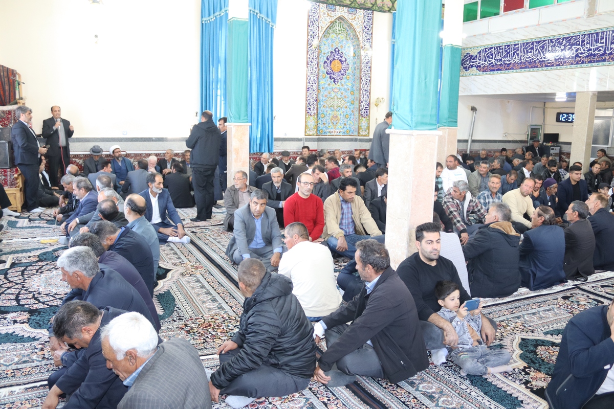 مدیرکل صندوق استان اعلام کرد: این صندوق آماده است کلیه قالیبافان، فعالان مشاغل مرتبط با قالی‌بافی و کارگران را به‌ صورت انفرادی تحت پوشش بیمه قرار دهد.