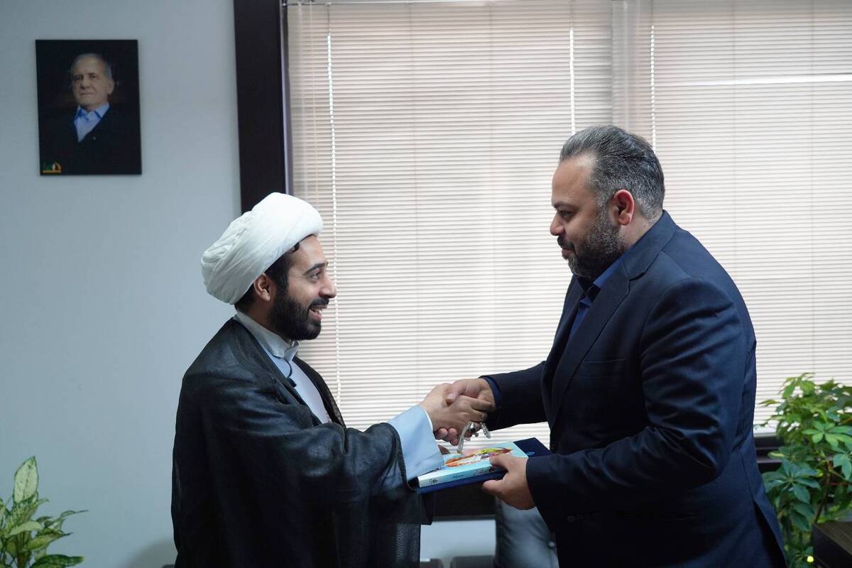 معاون فرهنگی و اجتماعی وزارت تعاون از مدیران صندوق بیمه اجتماعی به پاس خدمترسانی به زائران اربعین حسینی تقدیر کرد.