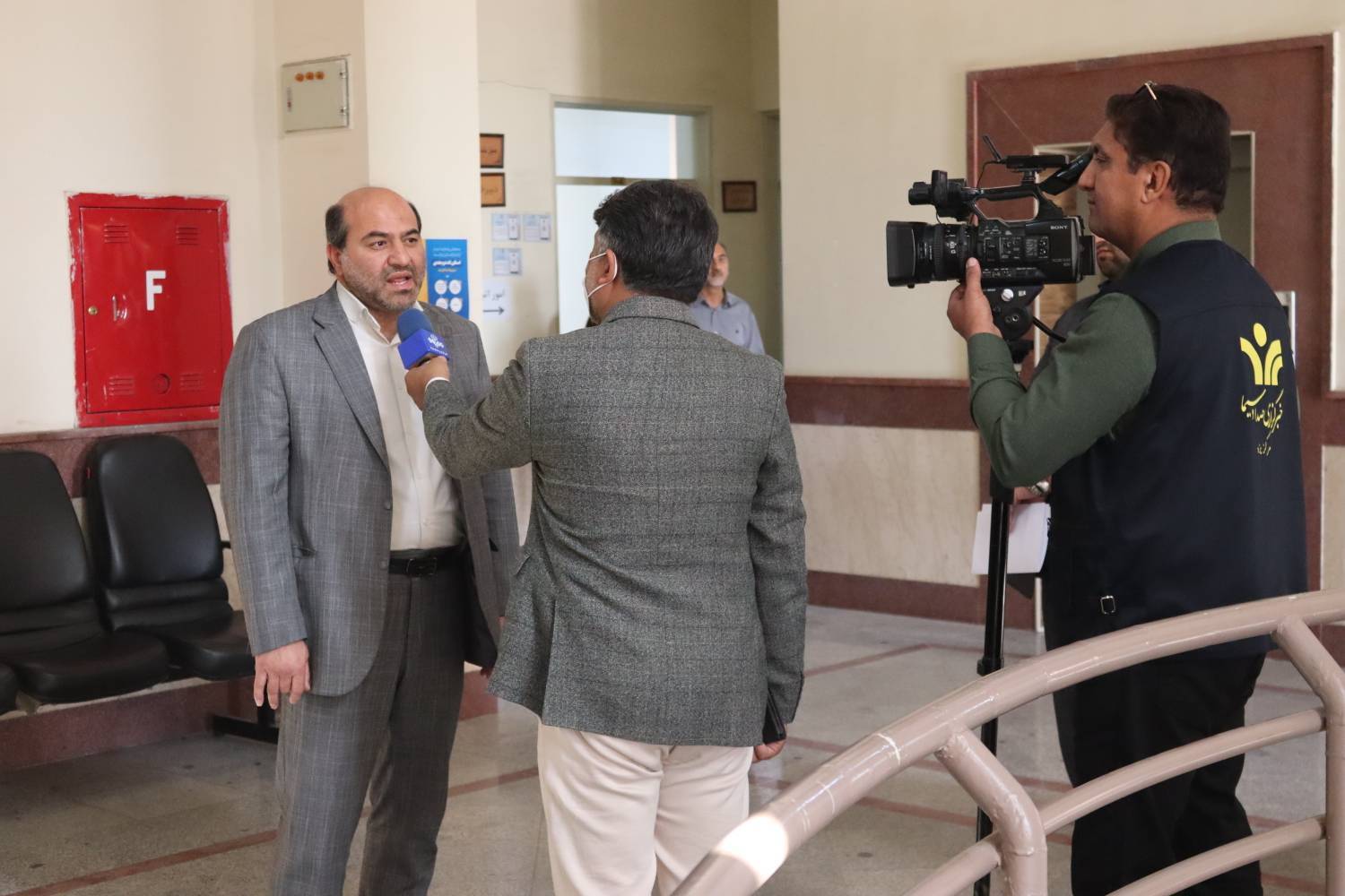 نشست مدیران ستادی صندوق با کارکنان و کارگزاران صندوق استان یزد؛ تأکید بر پوشش کامل بیمه‌ای، حضور میدانی و توسعه خدمات غیرحضوری