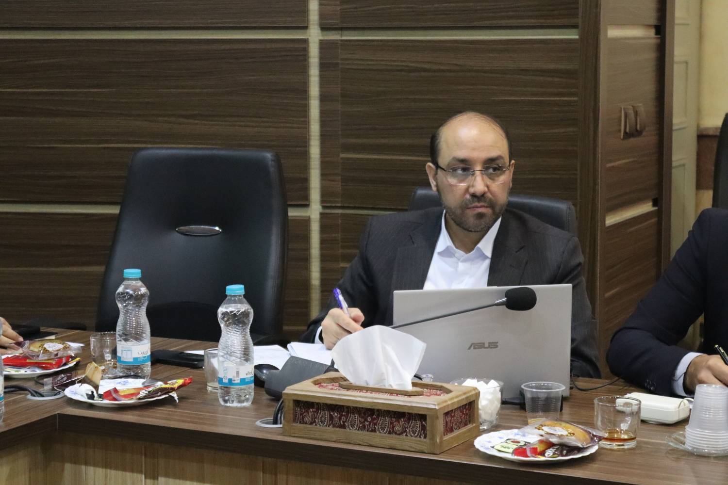 نشست مدیران ستادی صندوق با کارکنان و کارگزاران صندوق استان یزد؛ تأکید بر پوشش کامل بیمه‌ای، حضور میدانی و توسعه خدمات غیرحضوری