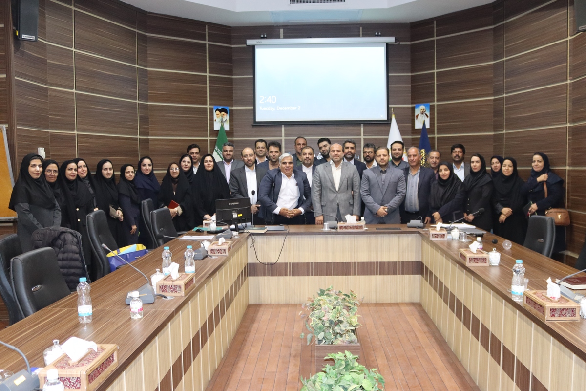 در پی عملکرد مطلوب و اقدامات مؤثر کارگزاران استان یزد، جمعی از مدیران ارشد صندوق از آنان تقدیر کردند.