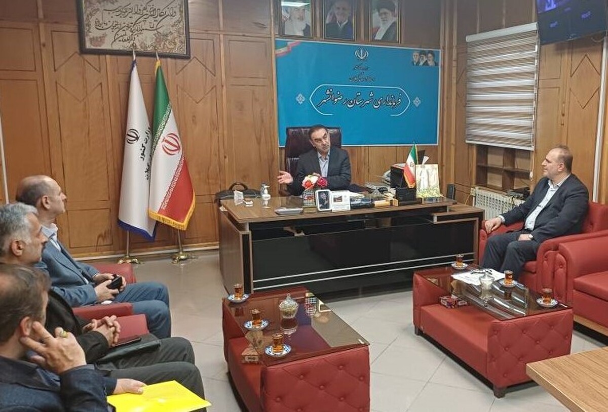 در نشست مدیر صندوق استان گیلان، با فرماندار شهرستان رضوانشهر، بر گسترش بیمه اجتماعی و حمایت از روستائیان، عشایر، زنان خانه‌دار و همکاری نهادها برای پوشش کامل بیمه‌ای تأکید شد.