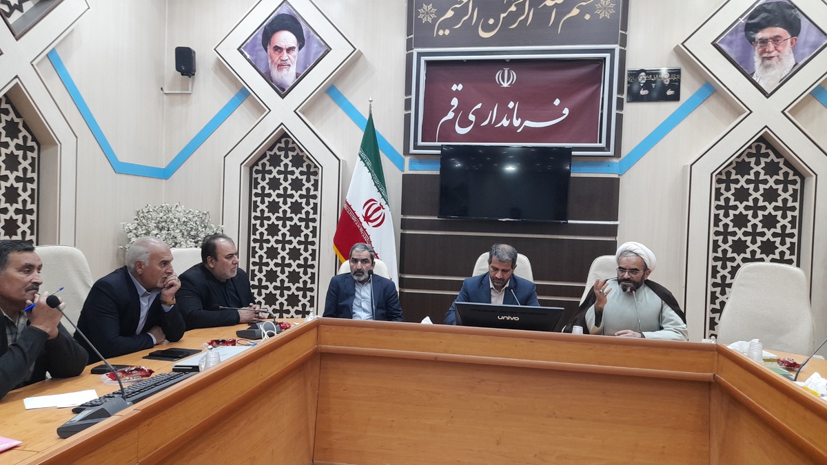 در نشست مشترک حسینعلی یزدان دوست با بخشدار و دهیاران بخش مرکزی قم، طرفین برچگونگی اطلاع رسانی و آگاهی بخشی به مشمولین جامعه هدف و راهکارهای جذب و تمدید بحث و تبادل نظر کردند.