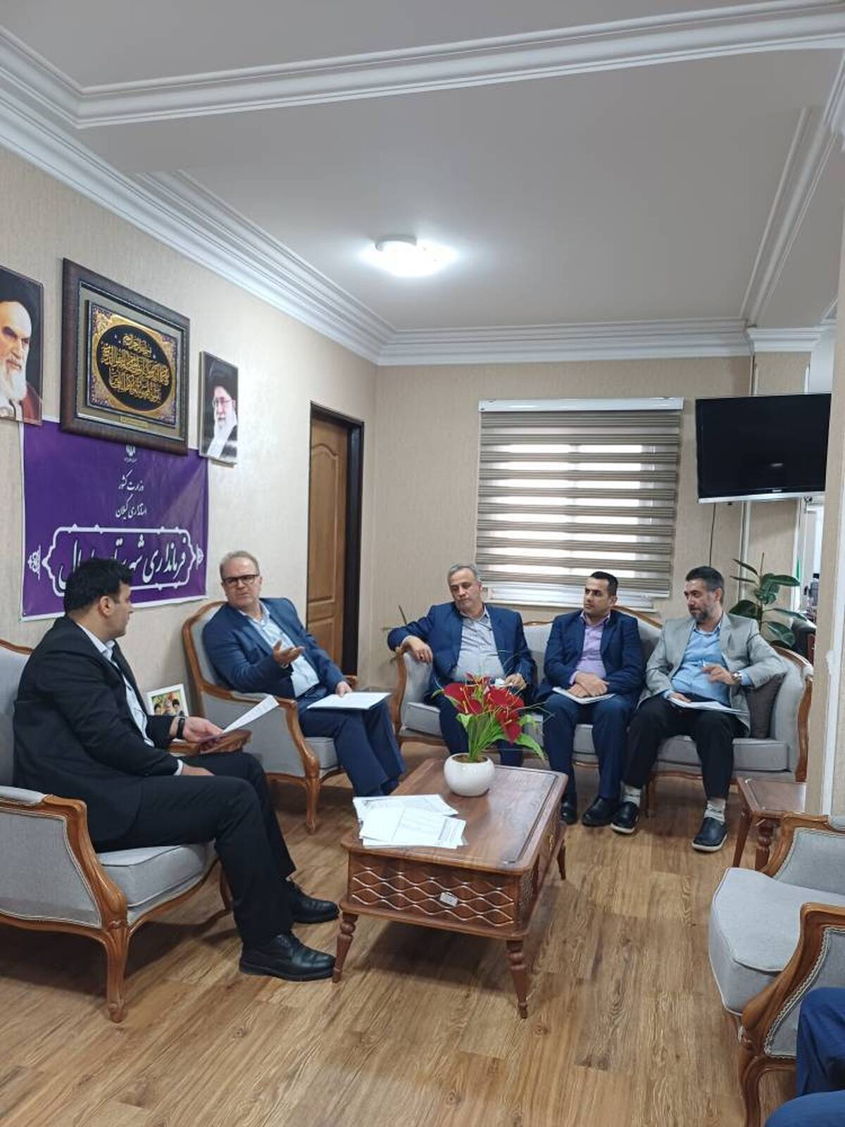 جلسه ستاد راهبردی توسعه بیمه اجتماعی کشاورزان، روستائیان و عشایر شهرستان ماسال با حضور مدیر استان ، فرماندار ، معاون فرماندار ، بخشداران و کارگزاران شهرستان تشکیل شد .