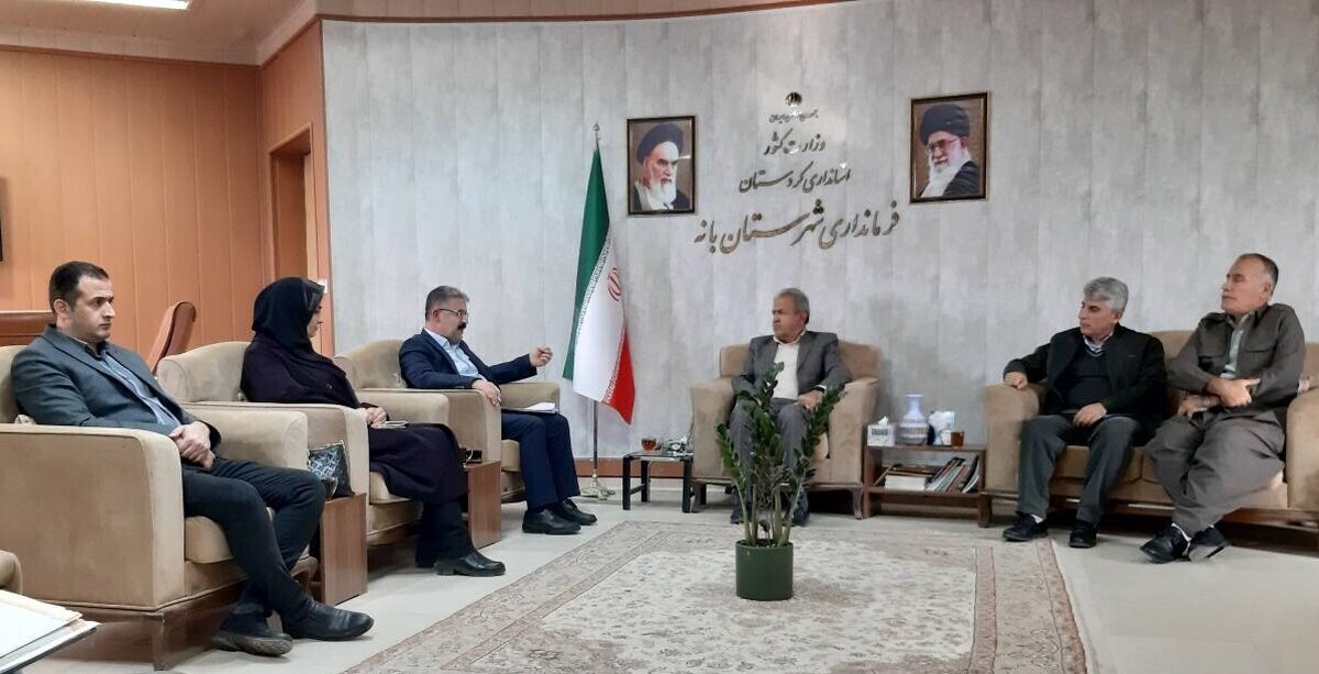 سرپرست صندوق استان کردستان شامگاه یکشنبه 16 آذرماه با فرماندار شهرستان بانه دیدار کرد و خواستار توسعه همکاری برای افزایش چتر حمایتی صندوق در این شهرستان شد.