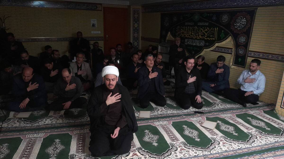 همزمان با ایام شهادت حضرت زهرا(س)، مراسم پرفیض قرائت حدیث شریف کساء در نمازخانه ستاد مرکزی صندوق با حضور کارکنان برگزار شد.