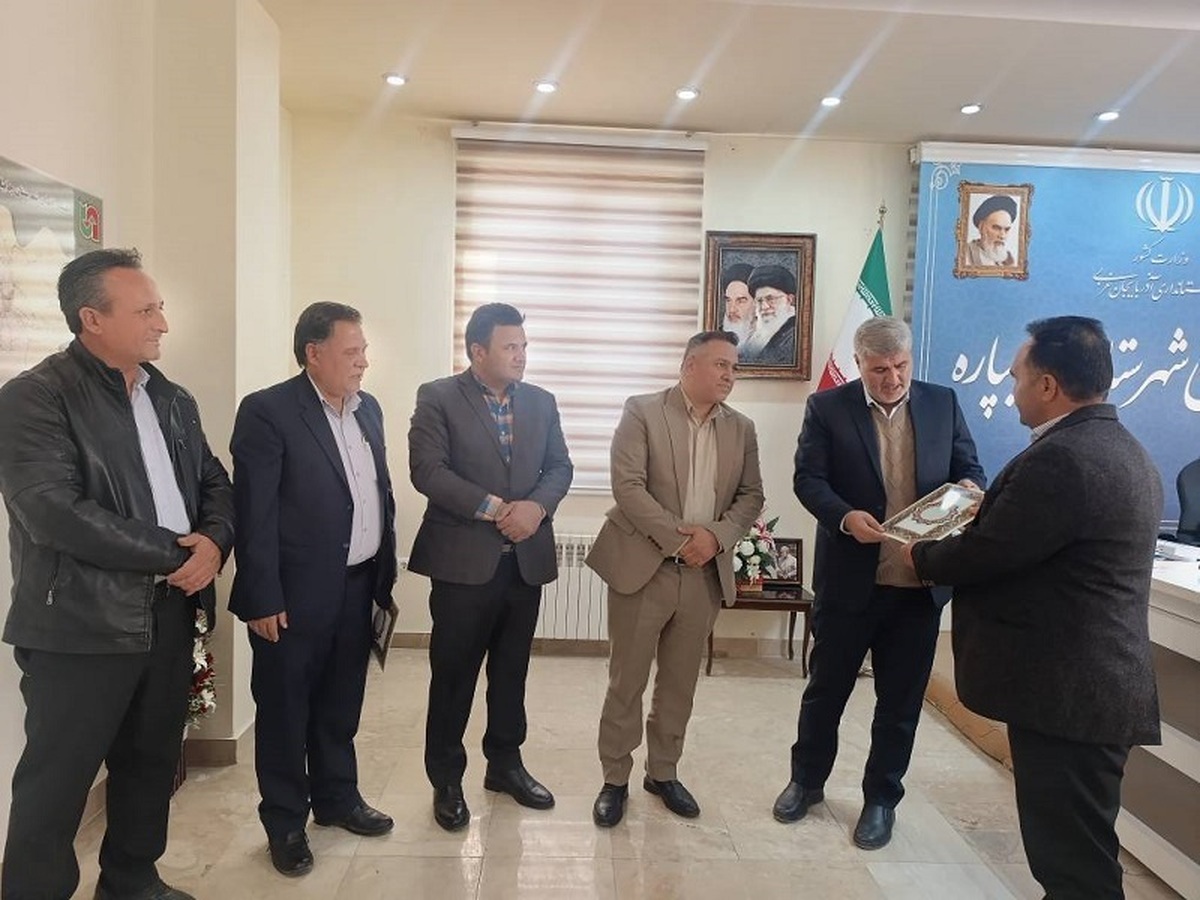 یوسف رحیمی، سرپرست اداره‌کل صندوق استان آذربایجان غربی، با حضور در شهرستان چایپاره و دیدار با فرماندار شهرستان، احکام مستمری‌بگیران جدید صندوق را اعطا نمود.