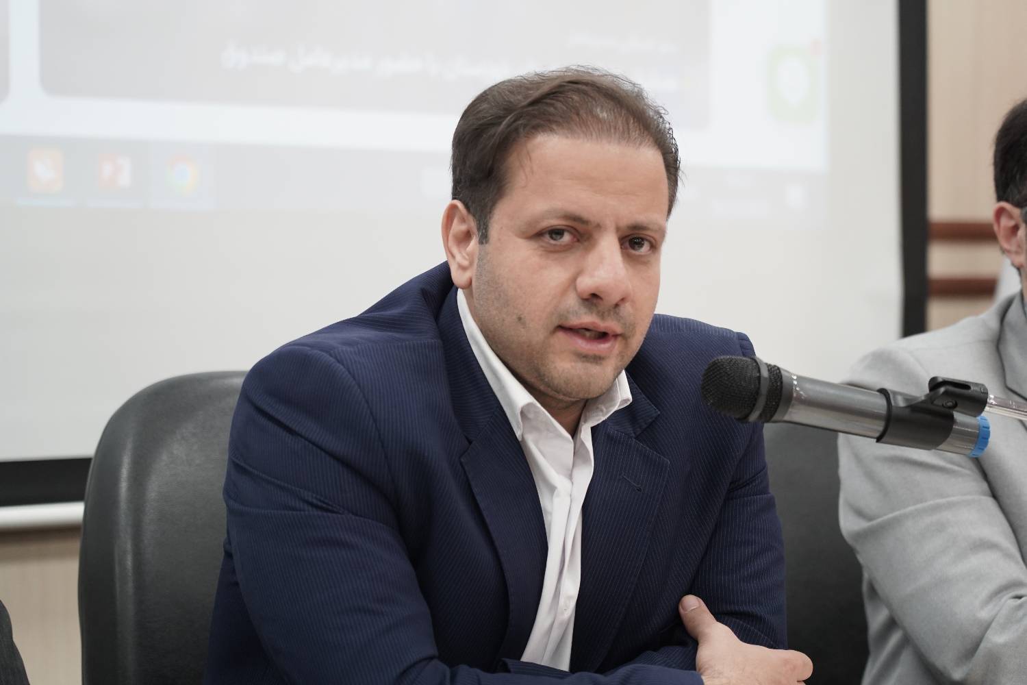 تأکید بر همافزایی، توسعه پوشش بیمهای و ارتقای کیفیت خدمات به جامعه هدف تأکید بر همافزایی، توسعه پوشش بیمهای و ارتقای کیفیت خدمات به جامعه هدف