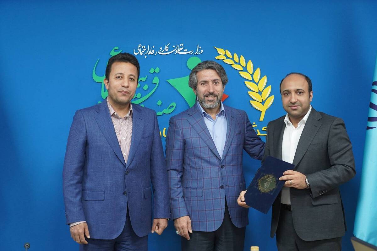 در جلسه شورای معاونین و مدیران ستادی صندوق و با حکم دکتر حامد قادرمرزی، آئین تکریم یعقوب اندایش و معارفه علی رئوفی به‌عنوان سرپرست معاونت مالی و اقتصادی برگزار شد.